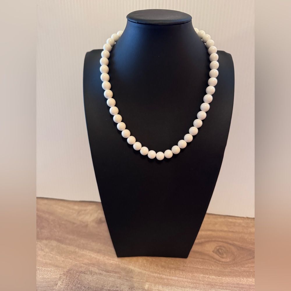 Vintage Plastic Beaded Necklace White Classic Retro Pinup Dress up